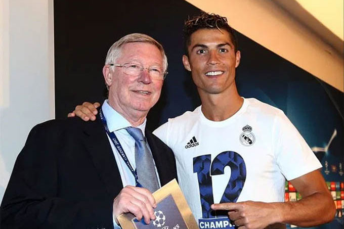 Ronaldo bộc bạch tình cảm đặc biệt dành cho 'người cha sân cỏ' Sir Alex
