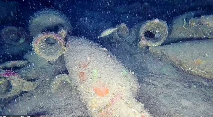 Kho báu "tàu ma": đầy bình rượu quý, 2.200 năm vẫn nguyên vẹn khó tin