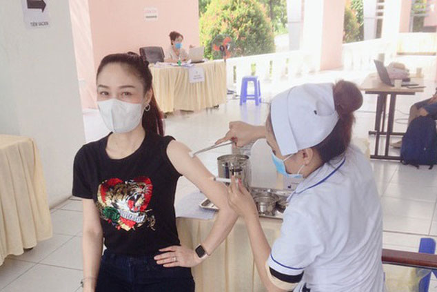 Bộ Y tế trả lời về việc tiêm vaccine phòng COVID-19 cho học sinh THPT