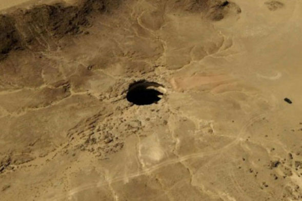 Giếng địa ngục bí ẩn, sâu không thấy đáy, mùi hôi nồng nặc khiến ai cũng rùng mình