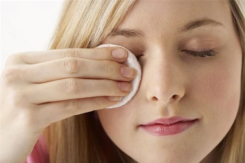 Những thói quen xấu làm tổn hại mắt Những thói quen xấu làm tổn hại mắt