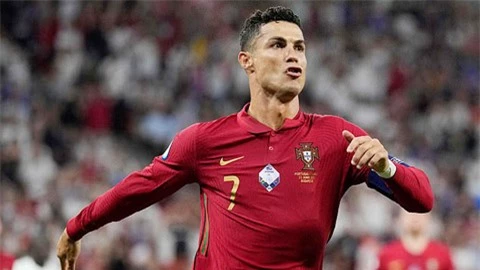 Ronaldo đã vượt mặt Messi để trở thành GOAT