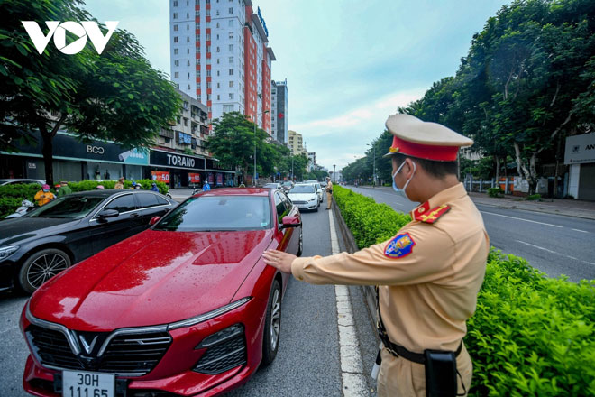 Các chốt vào “vùng đỏ” ở Hà Nội không còn ùn ứ trong sáng nay