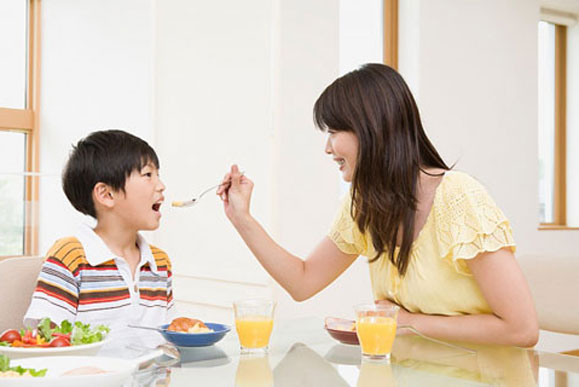 Không nên cho trẻ ăn 4 loại bánh sau vào bữa sáng