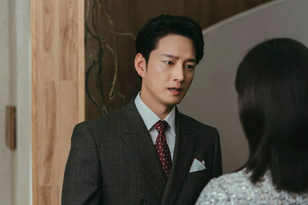 Cứ về nhà là thấy vợ chạy đi cất khăn tắm, tôi sinh nghi liền lắp camera rồi phát hiện sự thật động trời