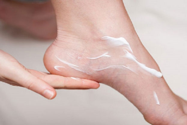 5 cách dưỡng ẩm đôi chân trong mùa hanh khô
