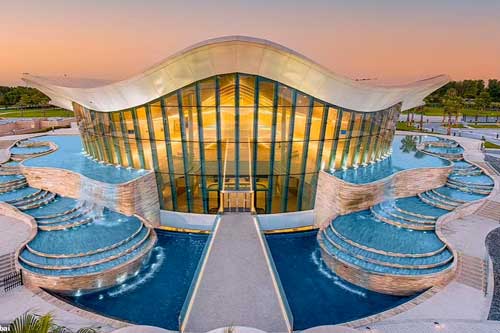 Chiêm ngưỡng hồ bơi sâu nhất thế giới có bối cảnh như phim trường ở Dubai