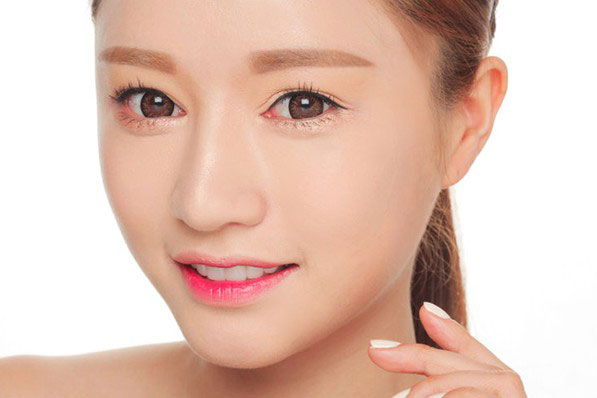 Những thói quen xấu làm tổn hại mắt ai cũng mắc