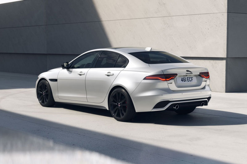 Cận cảnh Jaguar XF R-Dynamic Black giá từ 3,239 tỷ đồng tại Việt Nam