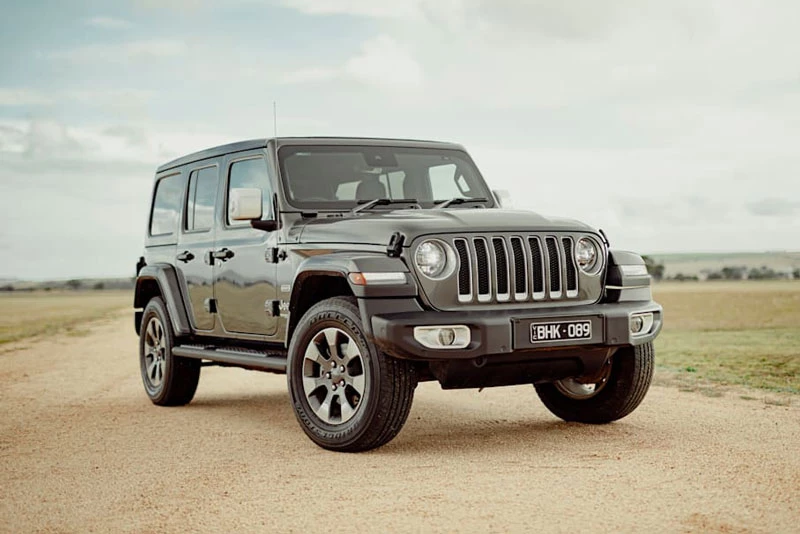 5. Jeep Wrangler (giá khởi điểm: 51.025 USD).