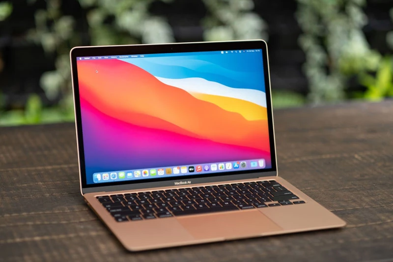 5. MacBook Air M1 2020.