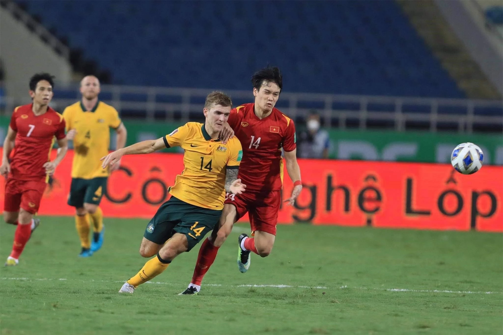 Hoàng Đức đang chơi rất hay trong màu áo ĐT Việt Nam ở vòng loại thứ 3 World Cup 2022 - Ảnh : Đức Cường 