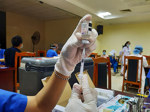 Đà Nẵng: Đề nghị Bộ Y tế hướng dẫn việc đi lại, sinh hoạt của người đã tiêm 2 mũi vaccine phòng COVID-19