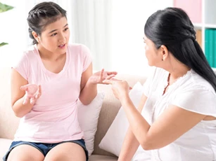 Mẹ hoảng hốt trước những thay đổi của con gái 17 tuổi