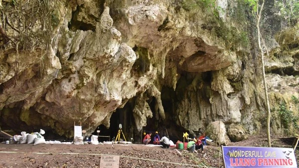 Hang động nơi các nhà khảo cổ phát hiện hài cốt cổ đại ở Indonesia. Hang động nơi các nhà khảo cổ phát hiện hài cốt cổ đại ở Indonesia.