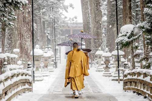 Khám phá ngọn núi thiêng có 117 ngôi đền ở Nhật Bản