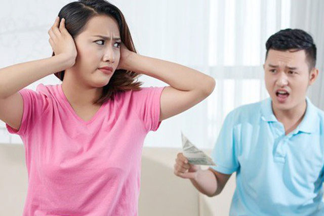 Vợ chồng căng thẳng vì ở nhà sang