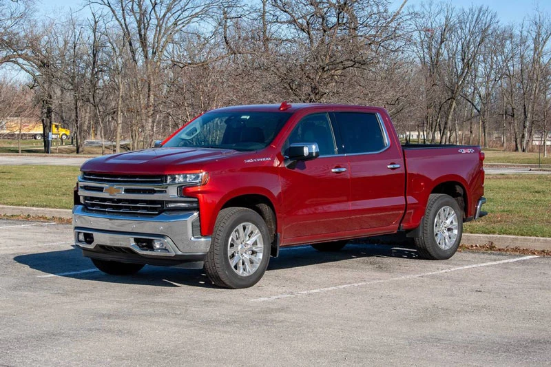 3. Chevrolet Silverado (doanh số: 334.986 chiếc).