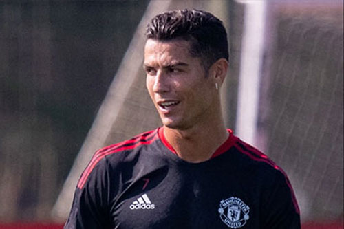 Ronaldo hé lộ thời điểm rời MU
