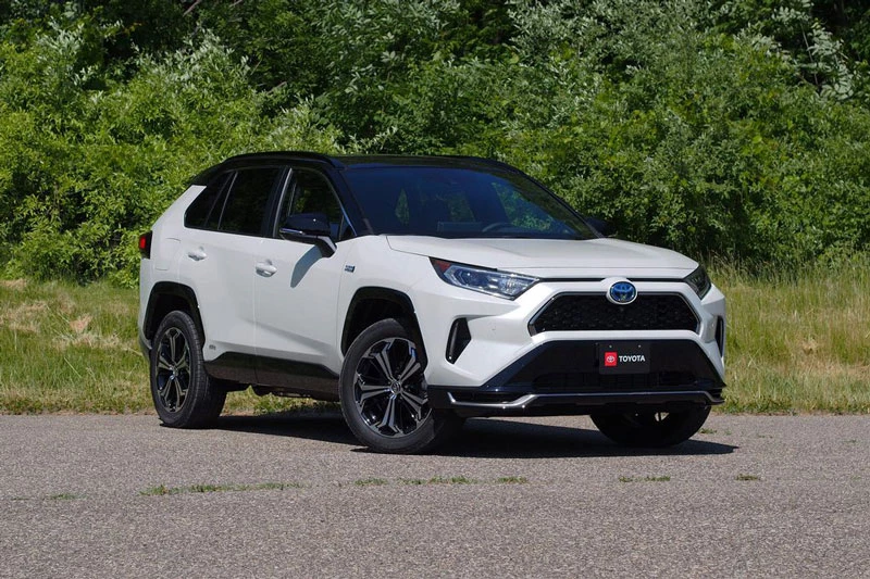 4. Toyota RAV4 (doanh số: 262.340 chiếc).