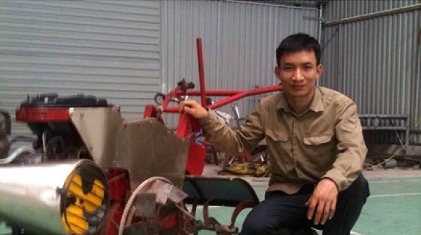 Nhà sáng chế không chuyên Tạ Đình Huy (Hà Nội) với sản phẩm máy nông nghiệp tiện lợi (Đa năng).