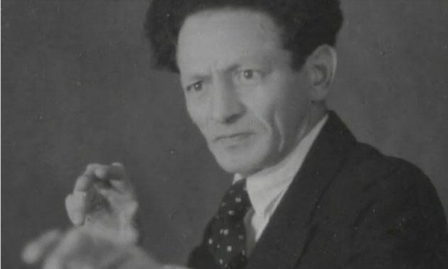 Nhà tiên tri dự đoán đúng dịch COVID-19 từng cướp ngân hàng thành công chỉ bằng một tờ giấy trắng