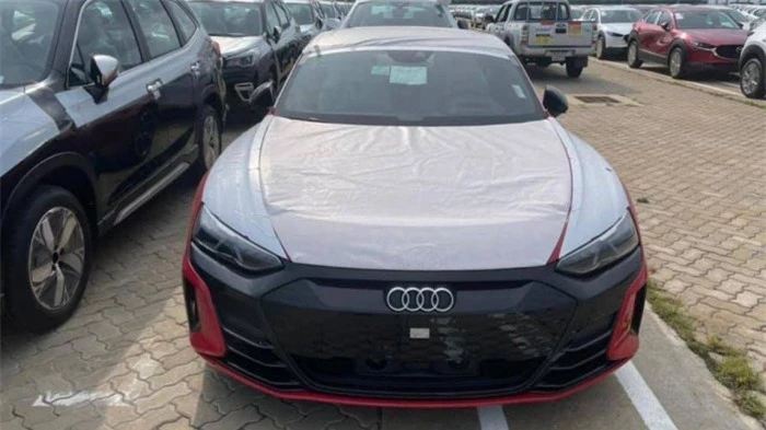 Xe điện Audi e-tron GT bất ngờ xuất hiện tại cảng Việt Nam 1