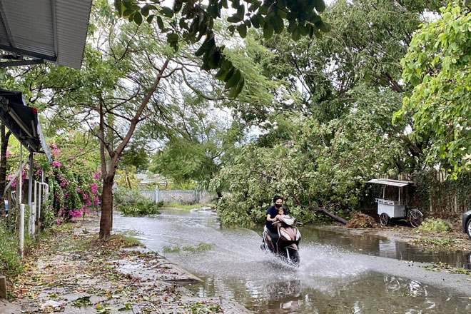 Bão số 5 đang đi vào miền Trung: Liệu có xảy ra bão chồng bão, lũ chồng lũ?