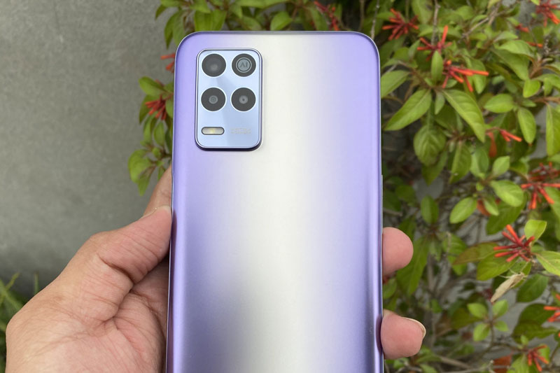 Trên tay Realme 8s 5G vừa trình làng, giá gần 6 triệu đồng