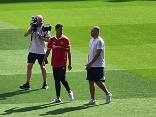 Sau 12 năm, Ronaldo lần đầu bước trên sân Old Trafford với tư cách cầu thủ MU