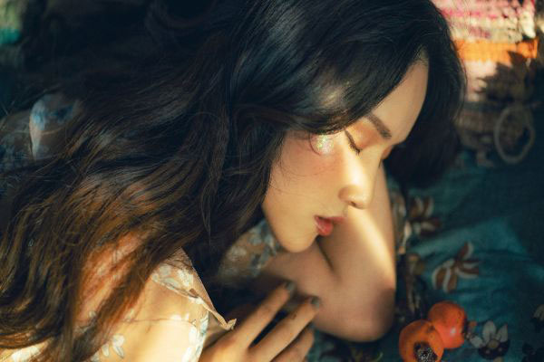 Đàn bà hiện đại giữ sắc không cần giữ đàn ông, tối ngủ lau son chứ đừng lau nước mắt