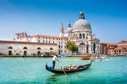 Venice (Italia) luôn là điểm đến mơ ước của các cặp đôi.