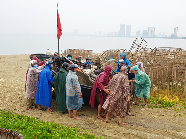 Đà Nẵng: Mưa lớn do ảnh hưởng bão CONSON, cảnh báo nguy cơ cao lũ quét, sạt lở đất