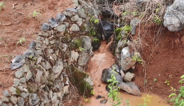 Kỳ lạ con suối phun nước khi nghe tiếng người gọi, mỗi năm chỉ xảy ra đúng một mùa