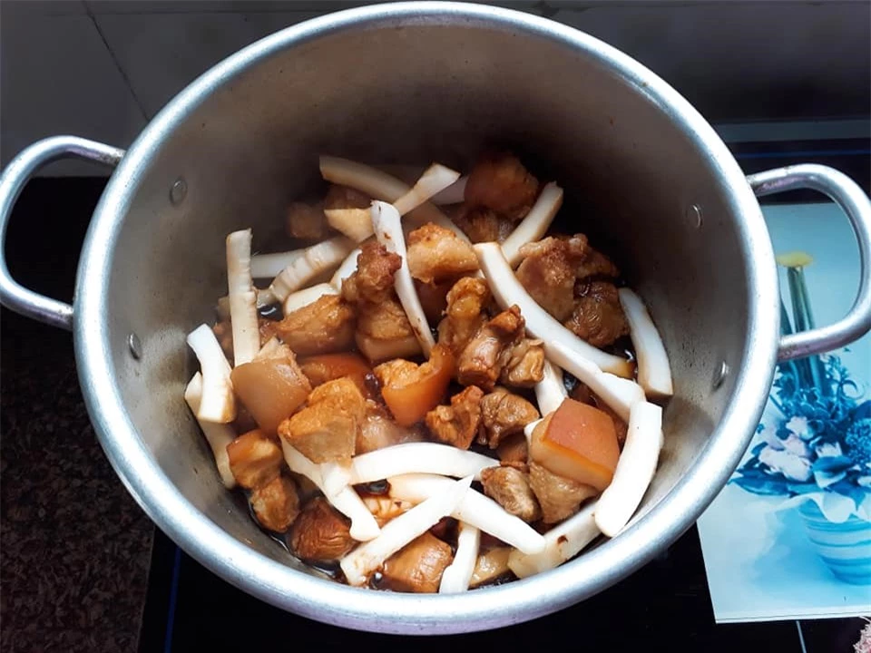 Cách làm thịt kho dừa thơm ngon, béo ngậy Cách làm thịt kho dừa thơm ngon, béo ngậy