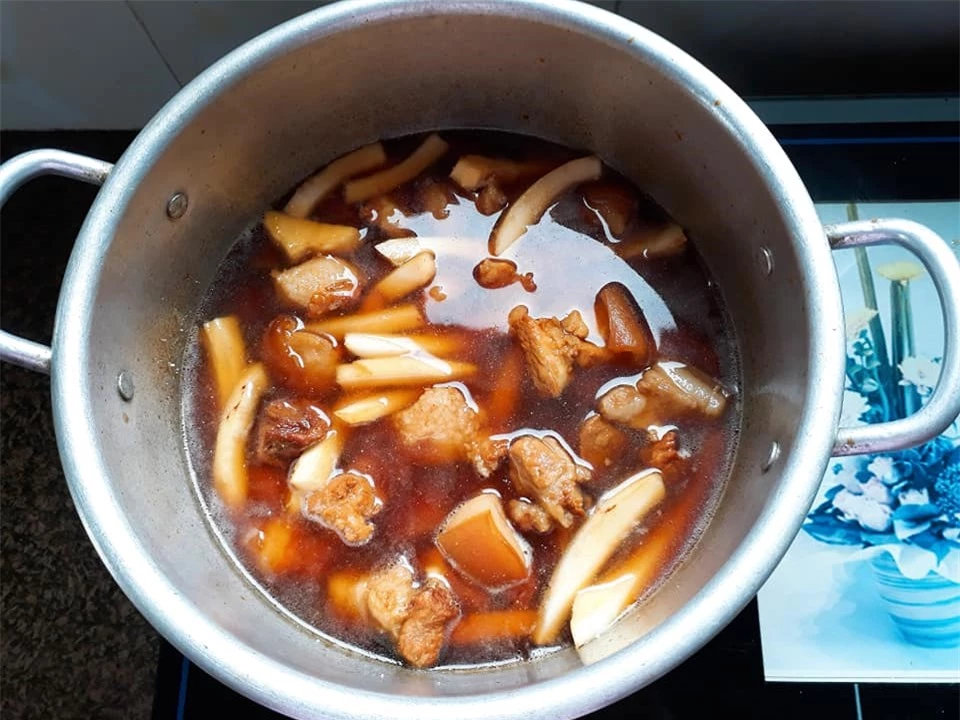 Cách làm thịt kho dừa thơm ngon, béo ngậy Cách làm thịt kho dừa thơm ngon, béo ngậy