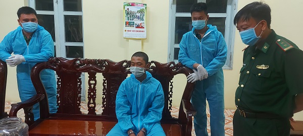 An Giang: Bắt giữ tài xế vận chuyển số lượng lớn ngoại tệ, kim loại nghi vàng qua biên giới   