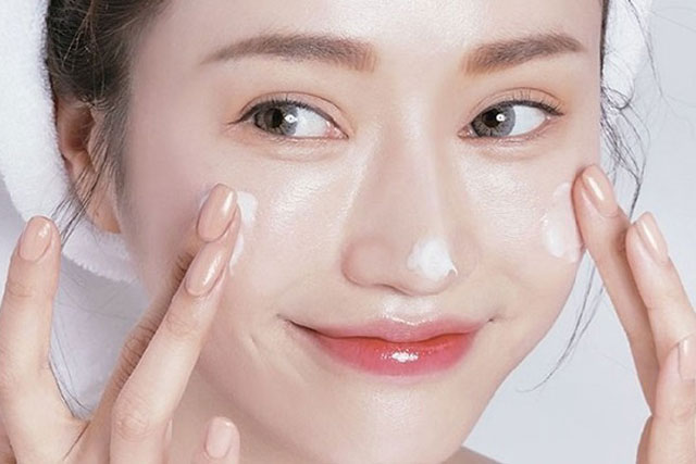 Bí quyết chăm sóc và chọn mỹ phẩm cho làn da thiếu dầu và thiếu ẩm