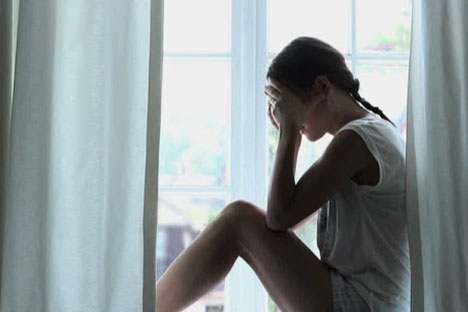 Khi bức tường cuối cùng bị em trai đập vỡ, chồng tôi gục xuống, ôm mặt khóc nức nở vì đau đớn