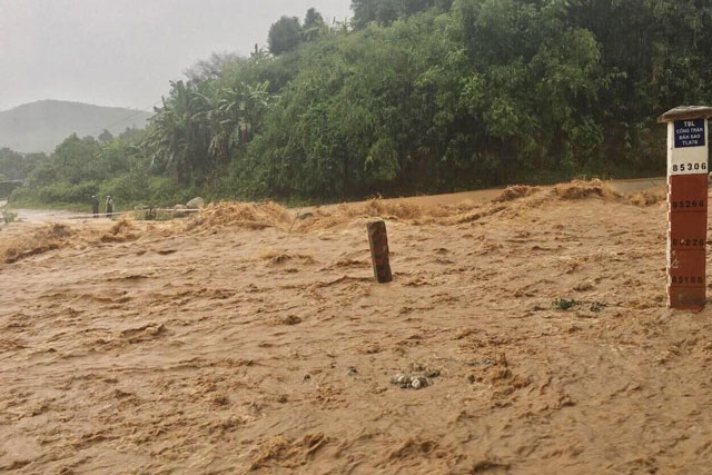 Khẩn trương khắc phục hậu quả bão số 5, chủ động ứng phó mưa lũ