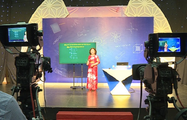Bộ GD-ĐT yêu cầu ưu tiên dạy học qua truyền hình cho trẻ lớp 1,2