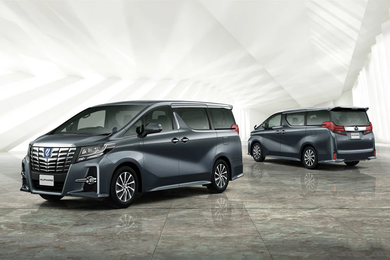 7. Toyota Alphard (doanh số: 65.742 chiếc, chiếm 2,4% thị phần).