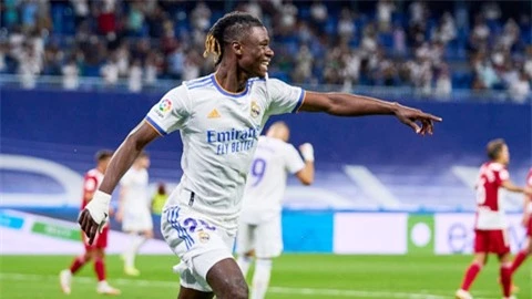 Real Madrid: Camavinga ra mắt như mơ…