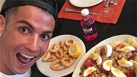 Ronaldo giúp dàn sao MU bỏ thói quen xấu sau bữa ăn tối