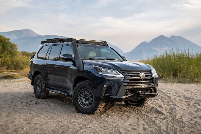 1. Lexus LX 570.