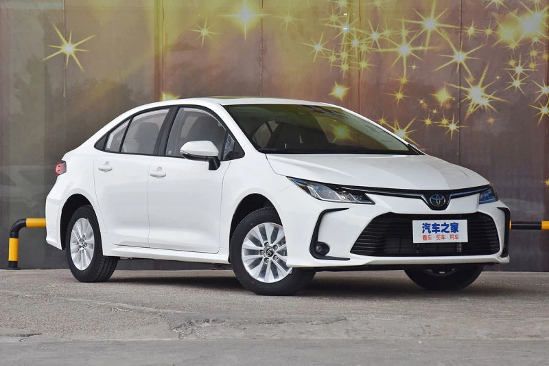 3. Toyota Corolla (doanh số: 215.765 chiếc, chiếm 1,8% thị phần).