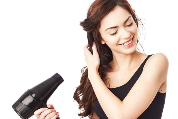 8 cách ''chữa cháy'' cho mái tóc bết dính trong ngày đông lạnh