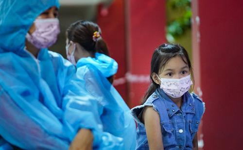 TP. Hồ Chí Minh: Hơn 1.500 học sinh bị mồ côi vì COVID-19