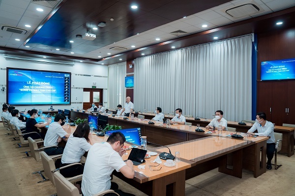 MobiFone kêu gọi mỗi CBCNV hỗ trợ 1 máy tính bảng hưởng ứng chương trình "Sóng và máy tính cho em"