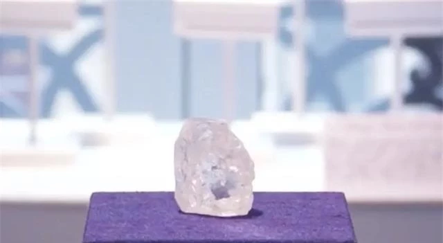 Ngư dân tìm thấy viên kim cương 34 carat, đem bán với giá 270.000 NDT, tưởng “hời lớn” ai ngờ lại gặp họa - Ảnh 3.